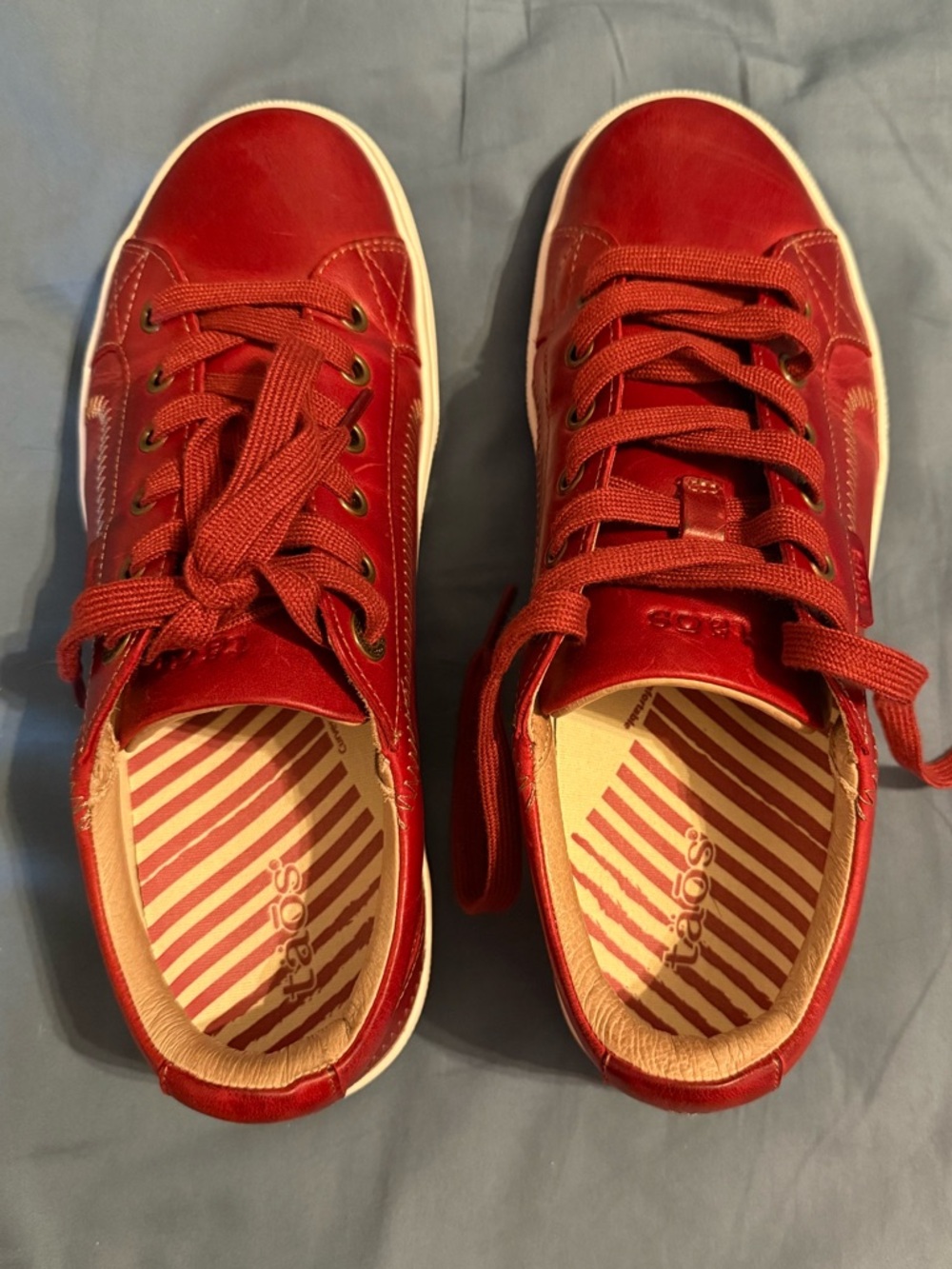 Taos Women’s s Leather Sneakers. Red Lace-Up Low-Top. Like new, Size 9.
